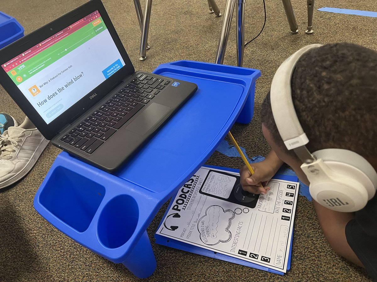 AimeeHinks's tweet photo. Students in @MsTurner28 class are sharpening their listening comprehension skills by listening to Podcasts to review science concepts. https://t.co/igzhJmKfoH