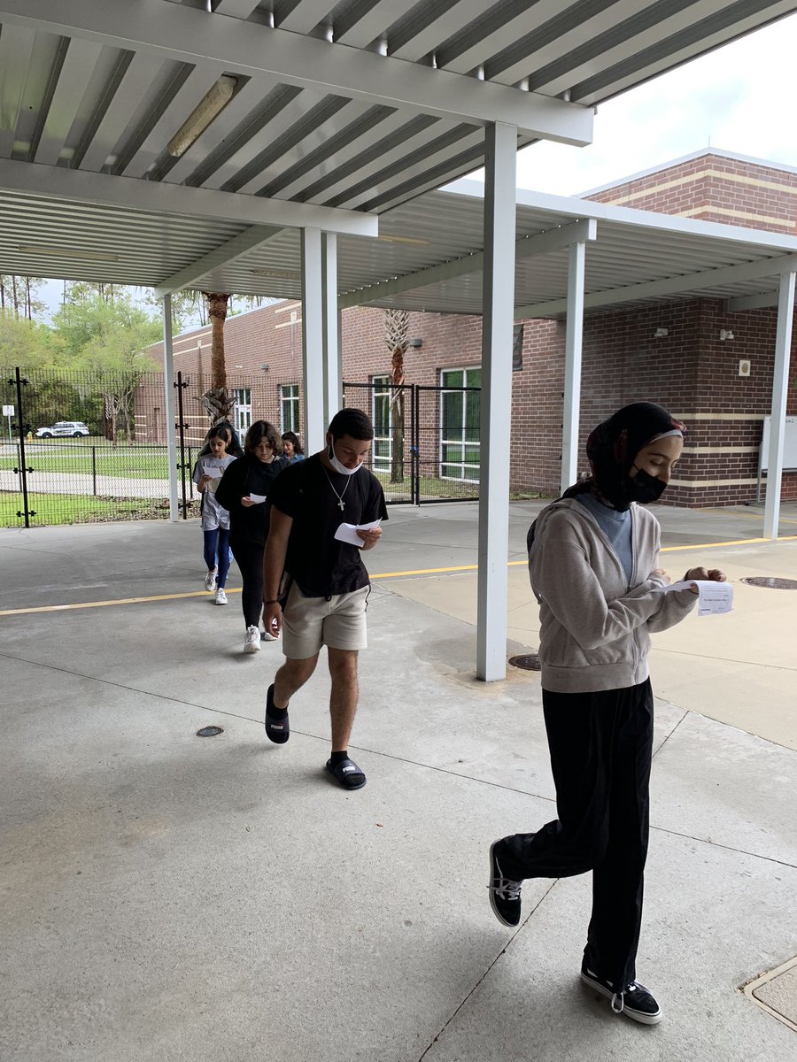 MarkhamWoodsMS's tweet photo. Motion and memorization…by walking and reading their lines, our thespians are able to recall their lines when it counts! https://t.co/wHowGoKRjK