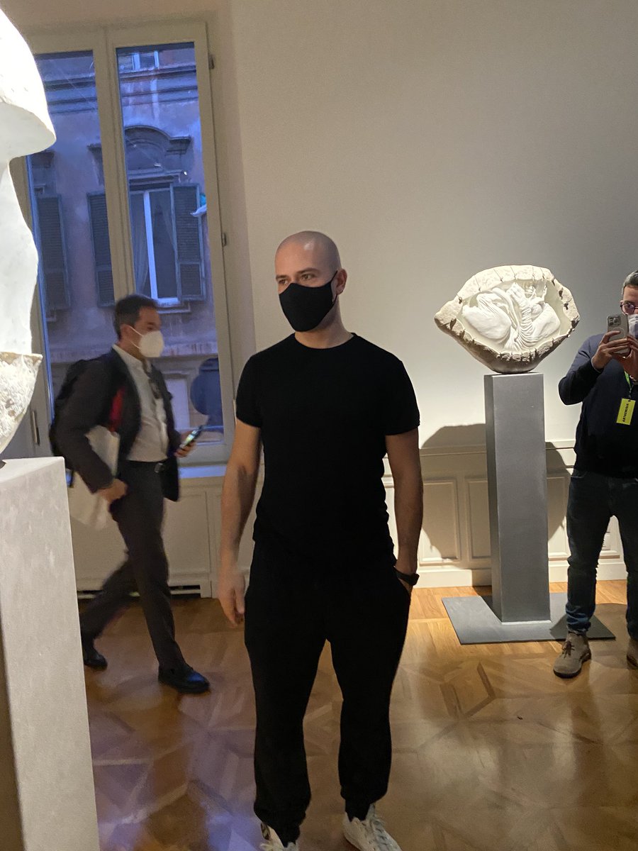 Ancora a #PalazzoBonaparte, ora spazio all’arte con la mostra di <a href="/jagoartist/">JAGO</a>; opere nate da sassi raccolti a bordo fiume in Toscana

#GeneraliValoreCultura #Arthemisia #ARTEGenerali #BBSLombard