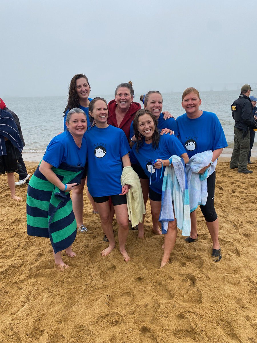 CherylHamlin5's tweet photo. AACPS B-5 representing at the Polar Bear Plunge! #aacpsawesome https://t.co/kyicC7EOua