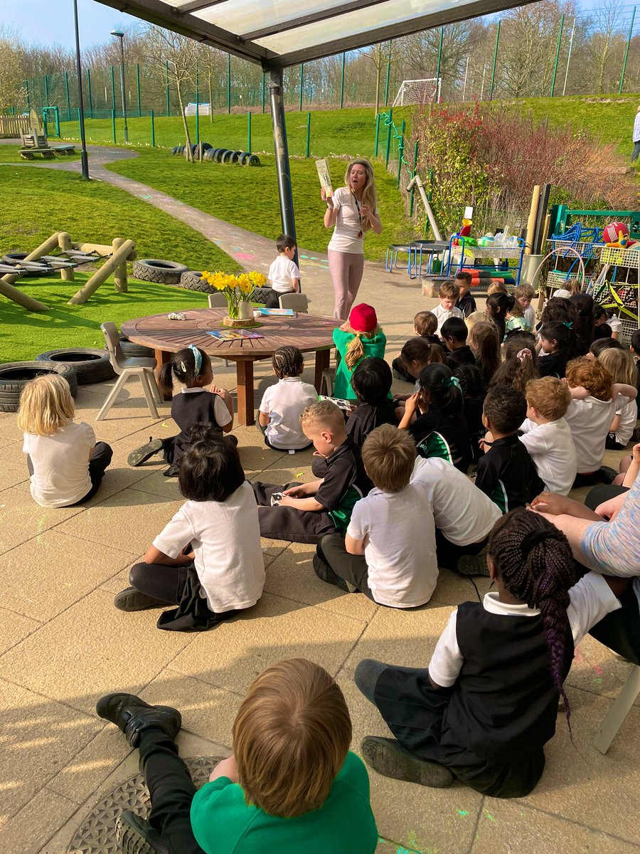 Reception have been enjoying the beautiful, sunny weather! We have been taking lots of time to read stories and enjoy our garden 🍃🌷☀️
