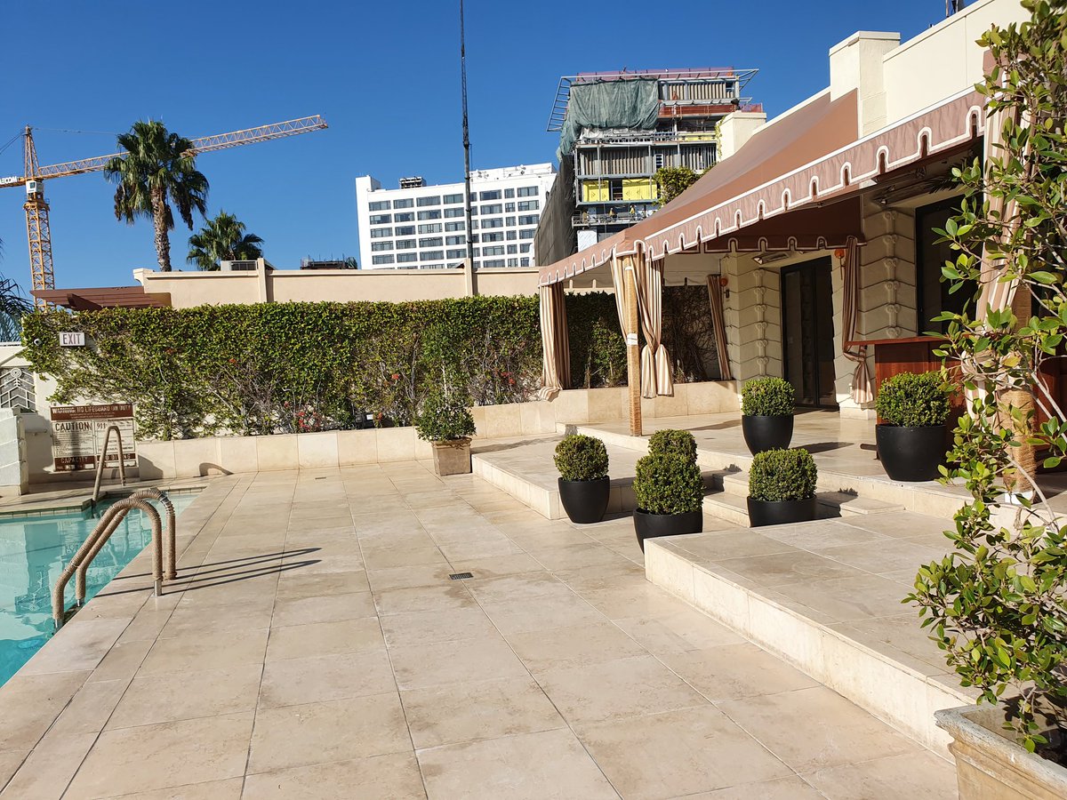 Christiin77's tweet photo. You know the roof with the swimming pool we see in Lucifer every time? The one with the orange chairs? This is the place seen from the ground next to the penthouse building ❤
📸 by me.
#Lucifer #LuciferNetflix #lucifermorningstar #sunsettower #luciferpenthouse https://t.co/pckvP96frX