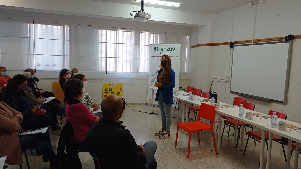 Intervienen <a href="/pilarorenes/">pilar orenes</a>, <a href="/OlaiaMR/">Olaia Morán Ramírez /❤</a> y Carmen Reyes Concejala de <a href="/dcentrolpgc/">Concejalía de Distrito Centro de LPGC</a>. Muchas gracias por la calidez de sus palabras y por hacer posible, apoyar y defender el #ProgramaTrenzas