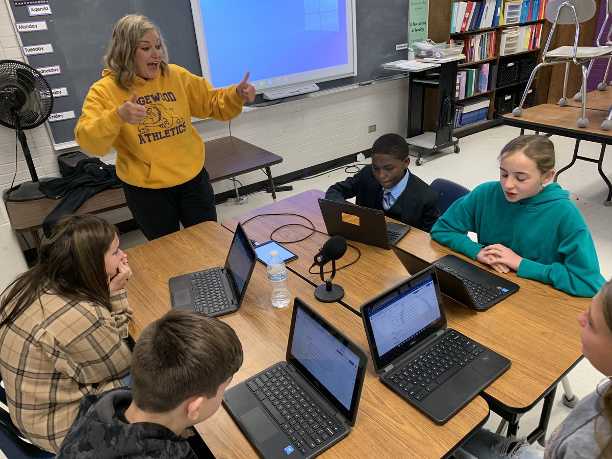 eisd_mprice's tweet photo. 🎉Shout out to @coachrobert09 👏🏼What an exciting day to be in class with her students while they record their book podcasts on Pax!! Highly impressed by their final products!!! 💜🎤⭐️ #EdgewoodByChoice https://t.co/ejSA9kVHw0