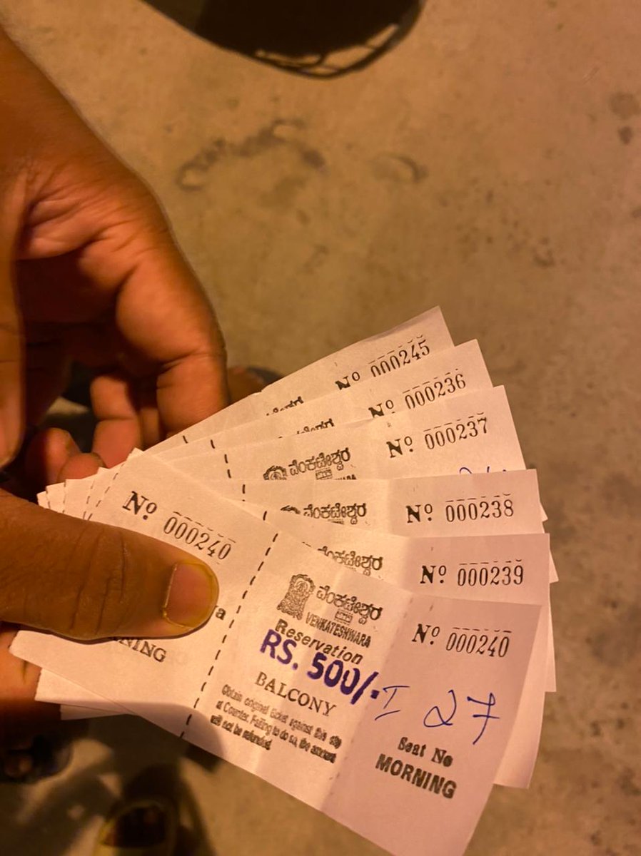 charan60157596's tweet photo. 5tickets Available in Bangalore Venkateshwara KR Puram 
7:30Am Show 
Balcony Tickets : Same Price as the price Given In Counter..
DM If Required..
#RRR 
#RRRMovie
#RRRMoive
#RamCharan 
#NTR𓃵 
#Rajamouli 
#DVVDanayya https://t.co/oCnGoDCgeQ https://t.co/kgF1k3uwXK