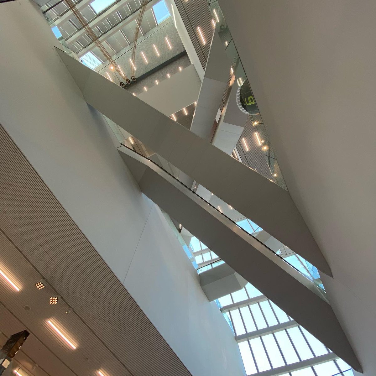 paulboslooper's tweet photo. Is mooi 🤩 #forumgroningen #mooi #lente https://t.co/AZwW0jXe7v