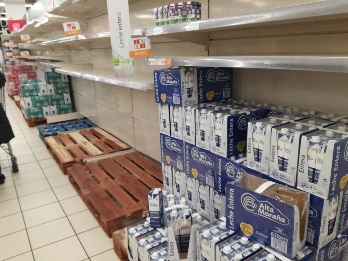 Anda mira, la leche local es la que no tiene problemas de abastecimiento. Quizá sea también un mensaje