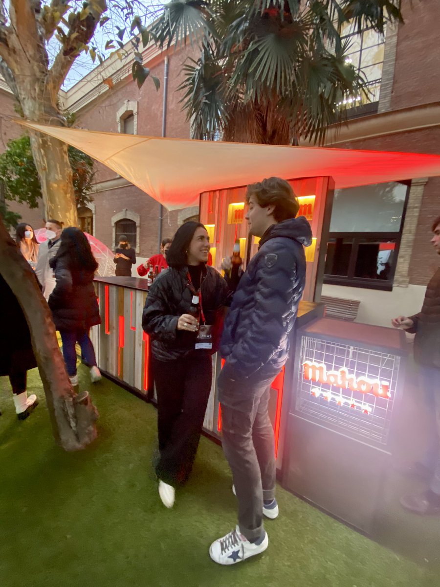 Anna_benito's tweet photo. ¡Cervecita para recargar pilas y a disfrutar de los conciertos!🍻
Gracias @mahou_es por regalarnos estos momentos en #TEDxUNebrija2022.
#Alphas @Nebrija https://t.co/8asLG8N99p
