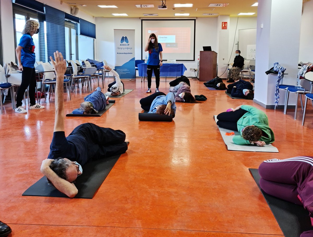 Inma_er's tweet photo. Primer taller presencial de #EjercicioFísicoOncológico en el H Puerta de Hierro. Una colaboración de @AEACaP y @Clarify2020 junto con @VEnCE_UEM. Una vez más buscando la #calidaddevida de los pacientes oncológicos. 
#midíaadía con #cáncerdepulmón https://t.co/wX1os9Fd8B