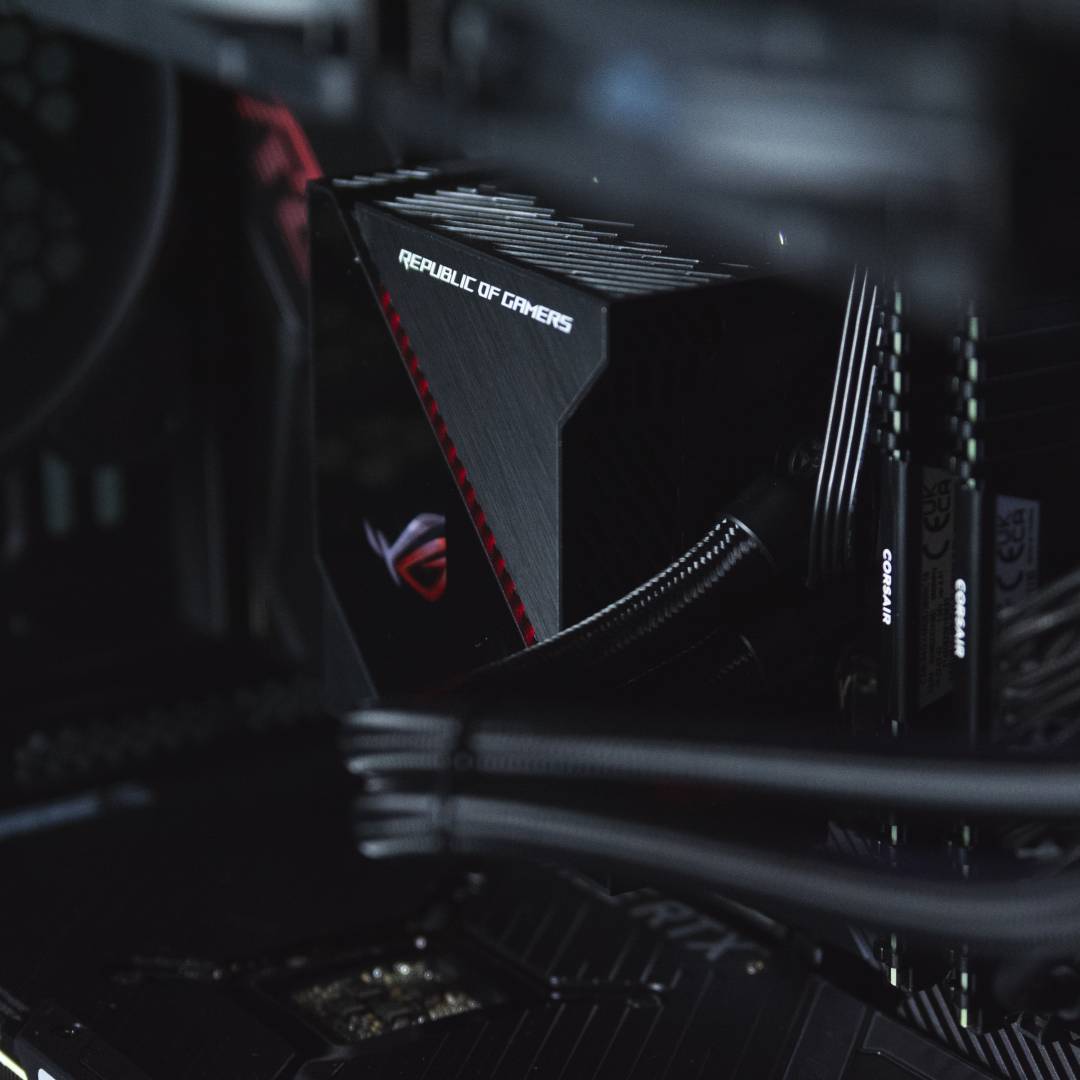 centralcomputer's tweet photo. This week, we are featuring a customer's build. A fully Asus ROG build along with ROG red theme. Spec'd with Ryzen 9 5900X and Asus ROG Strix 3070 Ti. ❤️
#Asus #ROG #STRIX #AMD5900X #RTX3070TI #DARKHERO https://t.co/0EawPHfTI1
