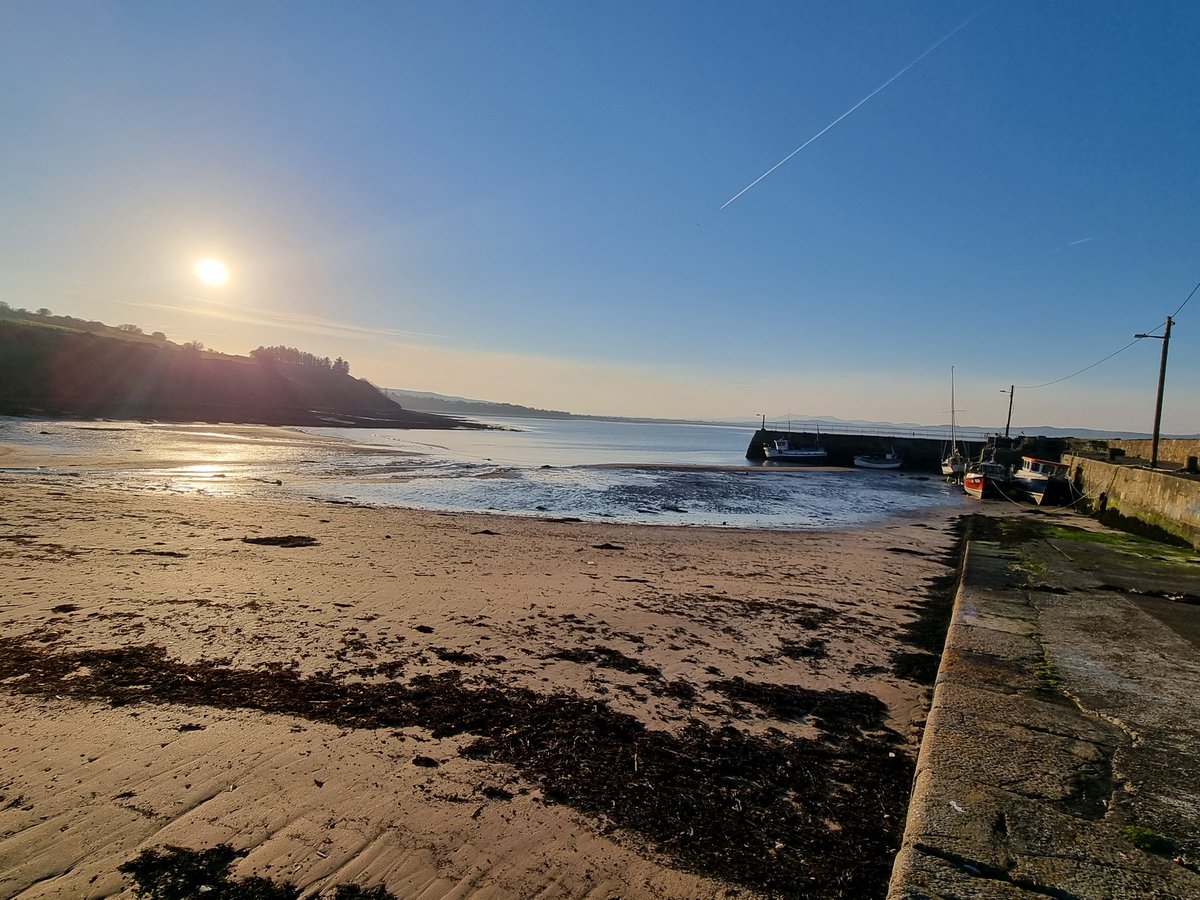 saolodheas's tweet photo. Tr��thnóna álainn gréine i nGaeltacht  na  nDéise. Ag súil go mór le clár an lae amáirigh agus sinn ag labhairt le cuid do mhuintir na háite. @TionolNioclais ag tosnú amáireach, &amp; @nemetontv @aodhmaccraith @ofaolainC @RhodaJenn &amp; eile. @RTERnaG https://t.co/pYre6ETpGB