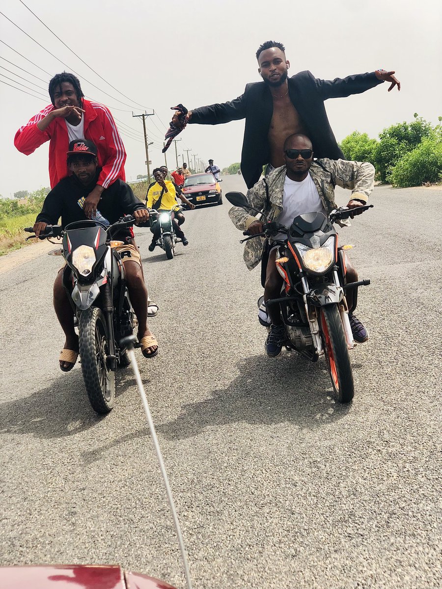 OfficialSpliffa's tweet photo. We had a massive thrilling and successful video shoot the other day with the family. The team is very grateful for the turn up and the love shown. 

@wizaadframes run this. Maad LOVE to @KPEEGIMSTYLE3 &amp; @Maffgbeti for the LOVE💚💛❤️
Y’all wait on this wicked fold..soon come!!🔥🎥 https://t.co/hU73BUmglx