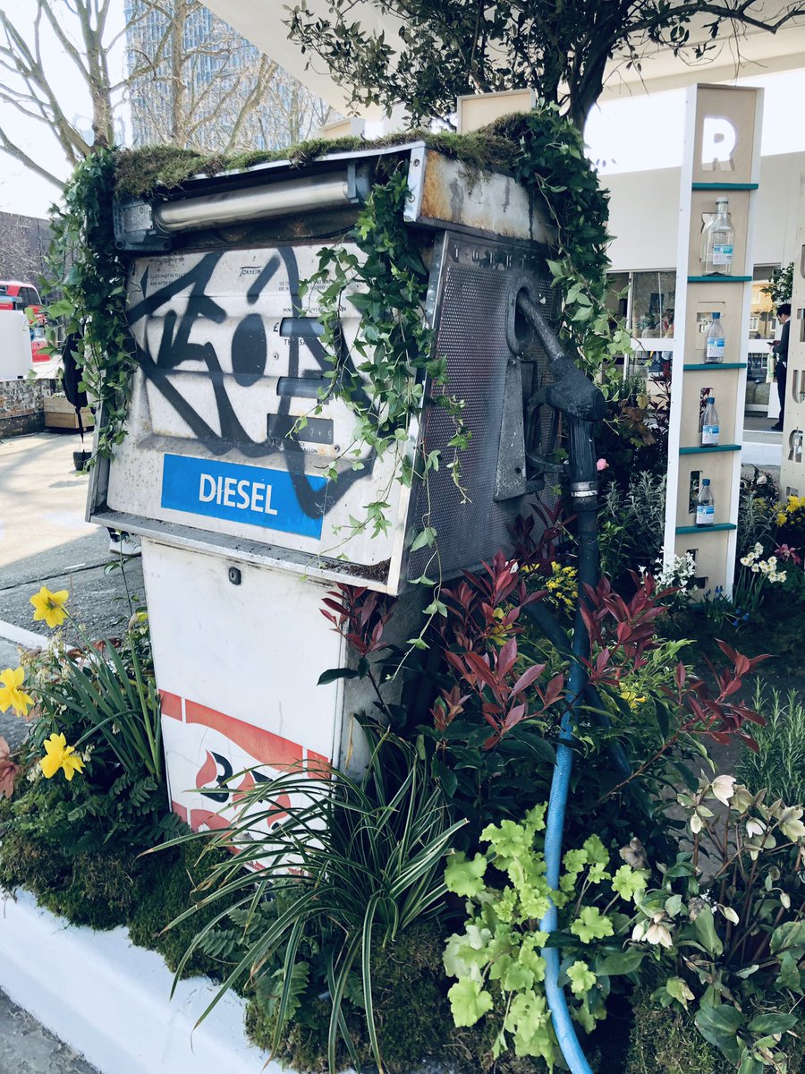 PebbleMagazine's tweet image. Brilliant use of an old petrol station ♻️
❤️my refill 👍 thanks @EcoverUK 
#refillution #pebblesmakeripples