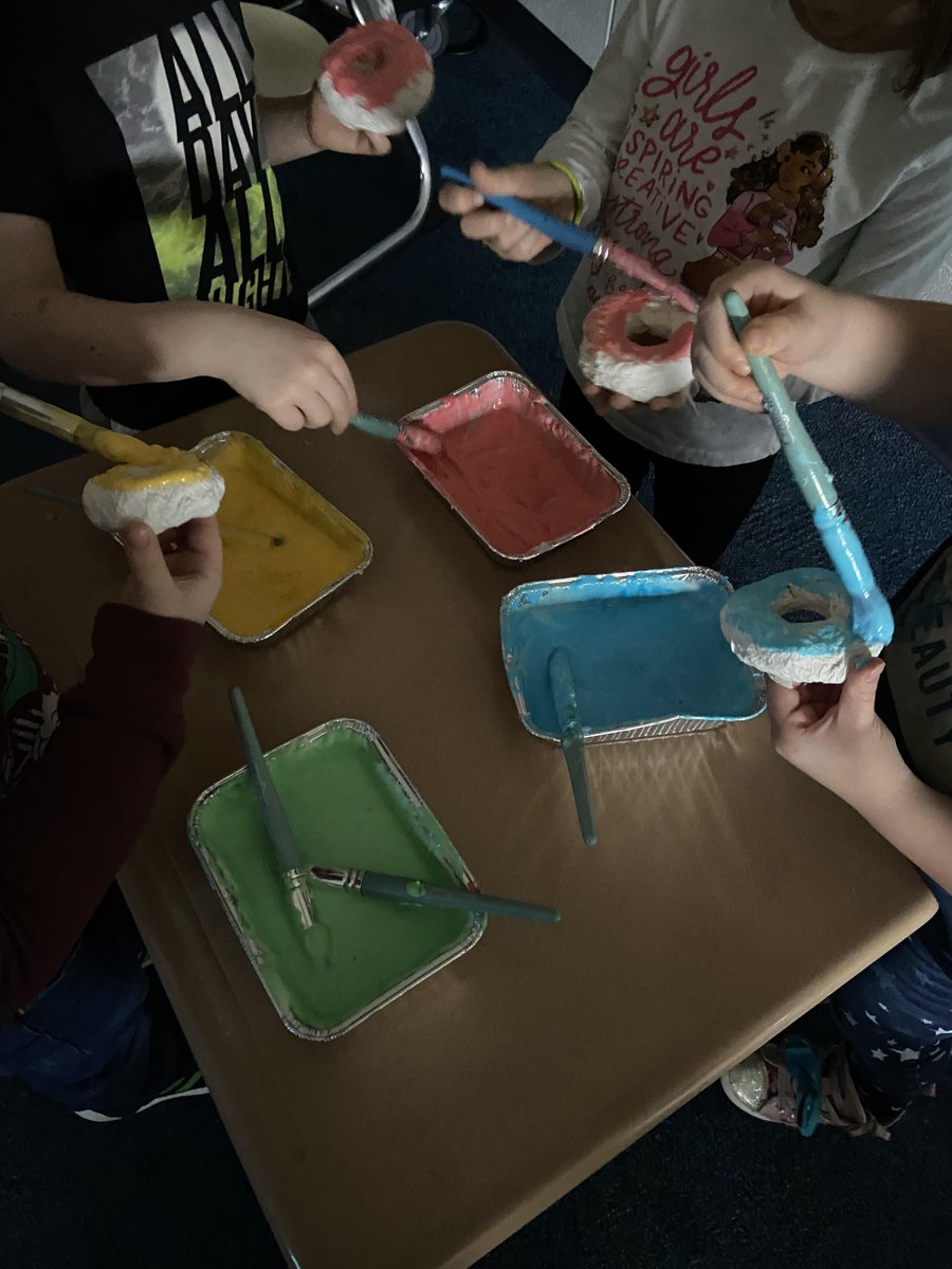 SabatineMadison's tweet photo. We are so sweet here at AELS!🍩This art class finished their big batch of donuts. #artstations #art #donutart #fakefoodart #firstgradeart https://t.co/drvG1k018P