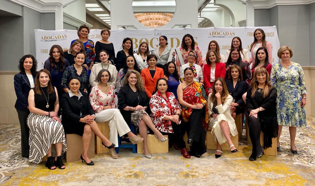 Agradezco enormemente a <a href="/ForoJuridico/">@forojuridico</a> la oportunidad de platicar y compartir con grandes y admirables mujeres abogadas <a href="/L0jeda/">Lucía Ojeda</a> <a href="/eleosita/">Eleonora Gonzalez</a> <a href="/cabreranora/">Nora Cabrera Velasco</a>. Con especial agradecimiento a <a href="/janet_huerta/">Janet Huerta</a> por su liderazgo e incansable labor.