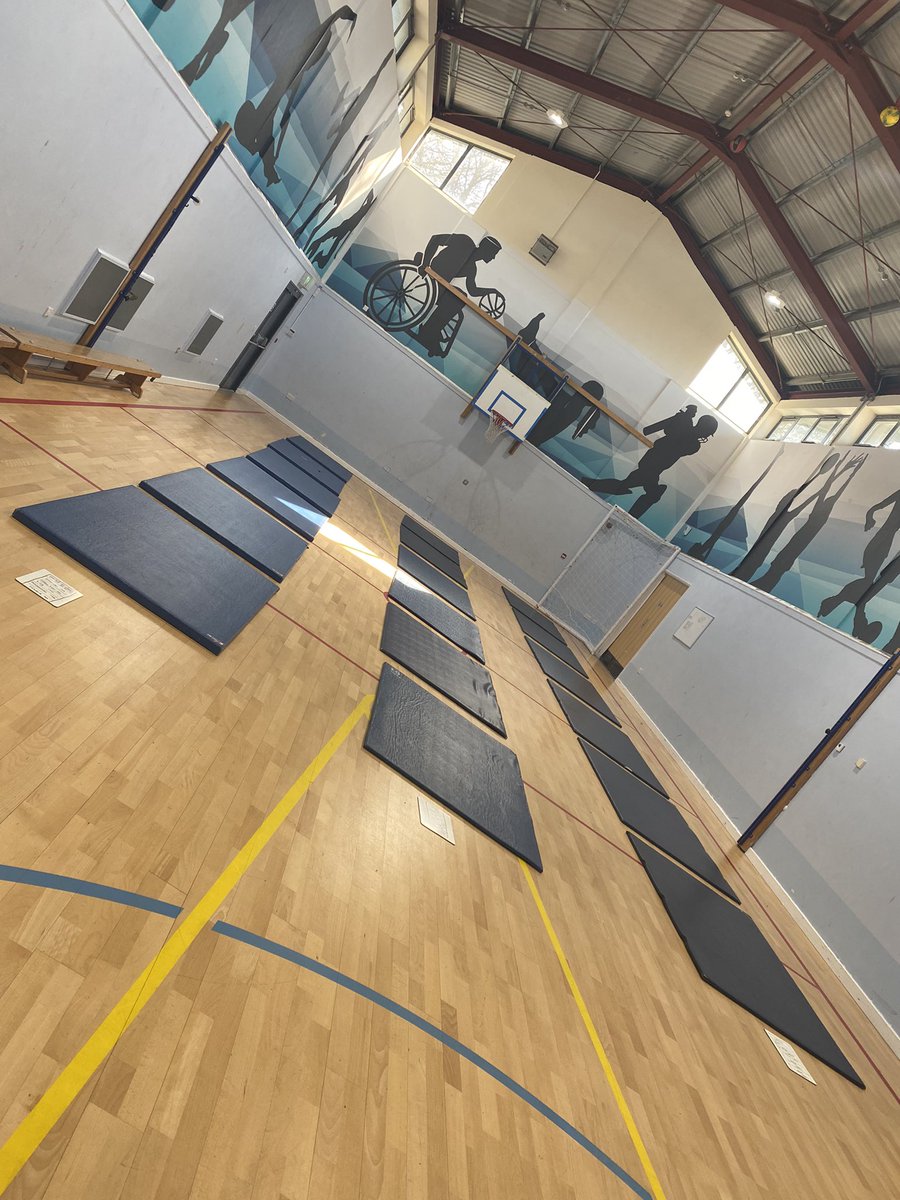 My final lesson teaching gymnastics with my year 8’s working on rolls, travelling, shape and balance, all to be put together to a mission impossible spy themed routine! Gutted that I won’t be at the school next week to see the finished product but have loved seeing them improve😊
