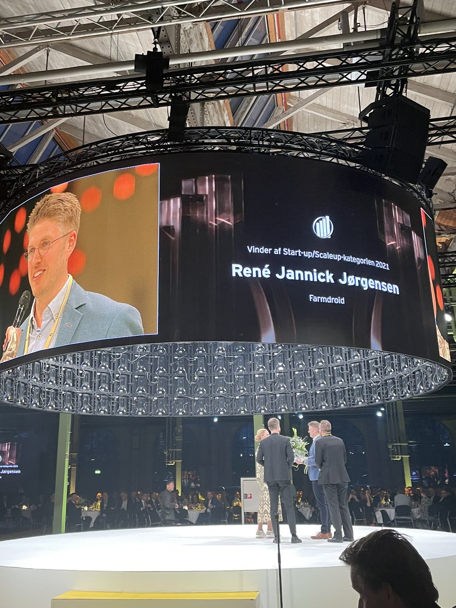 Lene_Espersen's tweet photo. super start-up vinder af Entrepreneur of The year 202 - farm droid- der understøtter grøn omstilling i landbruget #eoydk #startup https://t.co/Qo9sZWMSfB