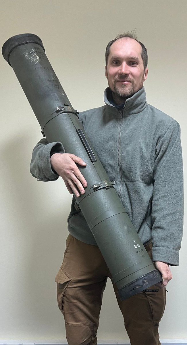 Updates_UA's tweet photo. A Russian 9M133 “Kornet” ATGM, captured by Ukrainian forces.

#Ukraine #Russia https://t.co/nxyRpdytRn