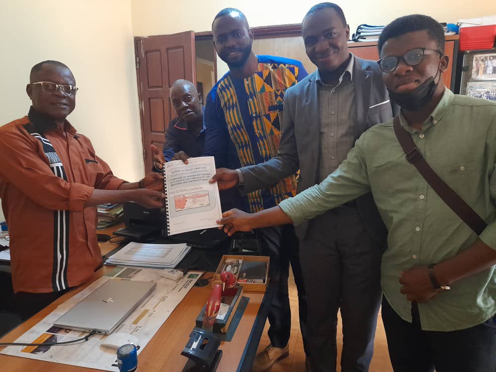 ConakryJci's tweet photo. Rencontre avec nos partenaires qui nous accompagnent dans l’atteinte de nos objectifs #Sory_Binta_DIALLO #Sekou_Bérété
 #Aly_Badara_CHERIF #DOHOU_Excellent 
#ZoneA 
#AFRIYAN_Guinée
#Santé_sexuelle 
#LeadingIsOurDuty #faisons_le_ensemble https://t.co/WxZIG4mW0J