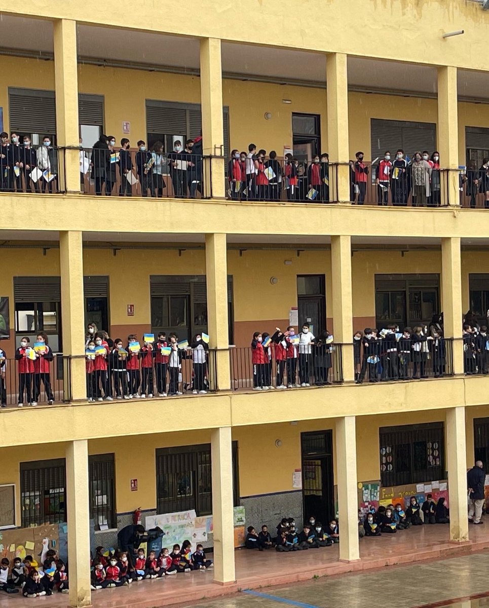 salesianotriana's tweet photo. Hoy nuestra Casa salesiana de Triana ha celebrado un acto por la paz en Ucrania para sumarnos a la ola de solidaridad ante tanta injusticia. ¡Unidos por la paz! #salesianos #salesianostriana #unidosporlapaz #salesianostrianaconucrania https://t.co/wBh5QowyCH
