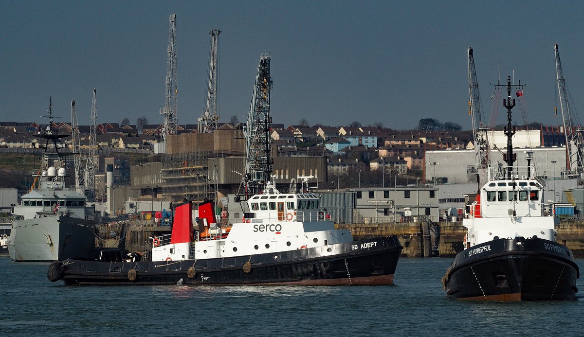 @HMS_Echo inbound to @HMNBDevonport this afternoon. With a few tug movements also.