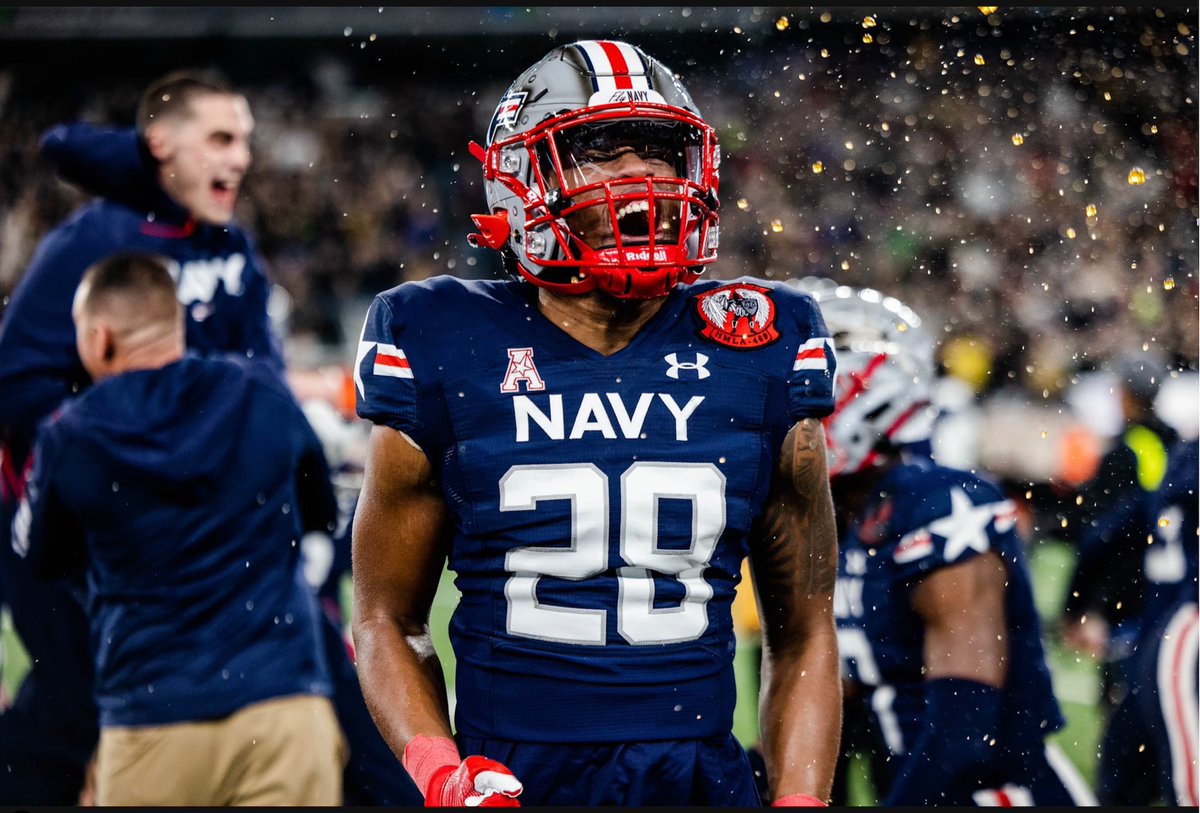 Akilgore__'s tweet photo. #AGTG after a great conversation with @CoachJoeDuPaix  I’m blessed to receive an offer from The Navy Academy #Letsgo⚓️ https://t.co/wYyhu4DzZ6
