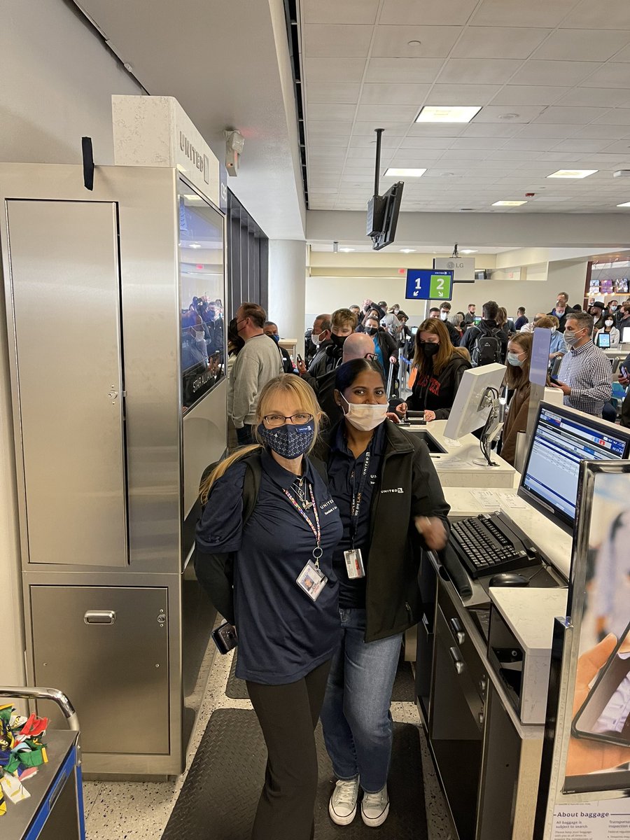 BsquaredUA's tweet photo. The United Consistency Team is BACK!! πππ»ββοΈπΊπ»ππ» #UnitedConsistencyTeam #QuickTurns #EWR @JMRoitman @MikeHannaUAL @rodney20148 @KevinSummerlin5 @chahin_hector https://t.co/7x413vxA6L