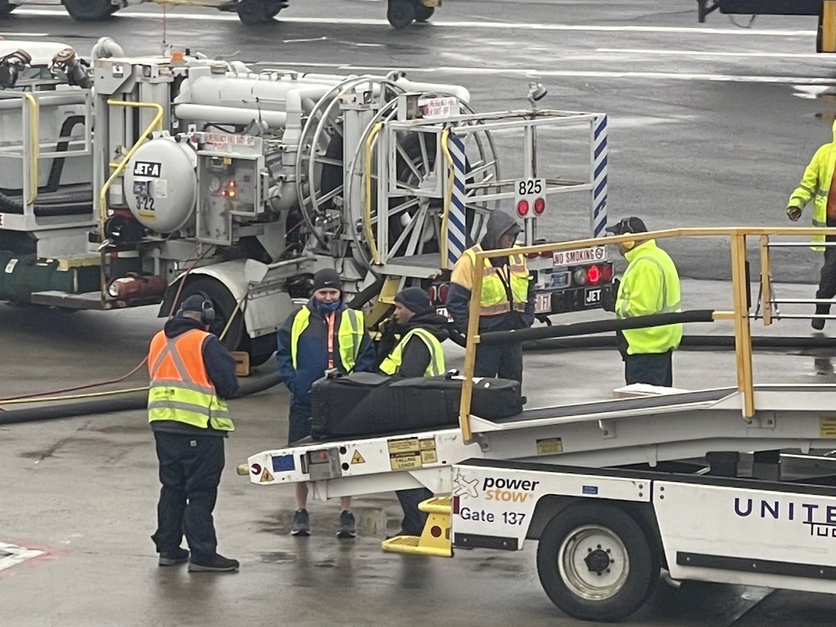 The United Consistency Team is BACK!! 🎉🙋🏻‍♂️🕺🏻💃🏻  #UnitedConsistencyTeam #QuickTurns #EWR <a href="/JMRoitman/">Jon Roitman</a> <a href="/MikeHannaUAL/">Mike Hanna</a> <a href="/rodney20148/">Rodney</a> <a href="/KevinSummerlin5/">Kevin Summerlin</a> <a href="/chahin_hector/">UA HEC</a>