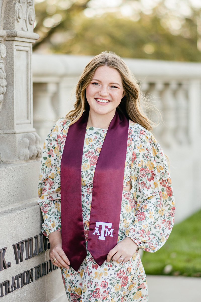 anjphotographyy's tweet photo. Sunny days are here &amp; senior sessions are about to look as lively as ever! 
.
Opened a few spots left for this semester if you’re still looking to get your senior photography done! Have also some spots in the summer for summer grads! 
.
Talk to us https://t.co/npd4PPBf2O 🥰 https://t.co/2umZNEq5oj