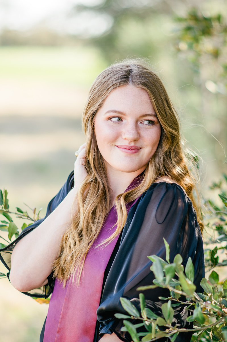 anjphotographyy's tweet photo. Sunny days are here &amp; senior sessions are about to look as lively as ever! 
.
Opened a few spots left for this semester if you’re still looking to get your senior photography done! Have also some spots in the summer for summer grads! 
.
Talk to us https://t.co/npd4PPBf2O 🥰 https://t.co/2umZNEq5oj