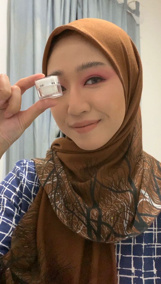 frhxsn's tweet photo. Hi @NabellaAnuar โฅ๏ธ
I nak minta Kayman keluarkan bigger size for #MeltYourProblem Skintella Cleansing Sherbet ๐ป๐ซ๐ซ
Nak satu tub letak kat rumah. Yang launching size tu boleh bawak lalaalala pergi jenjalan. Senang hidup I.
@kaymanbeauty https://t.co/YCuXRI7x1g