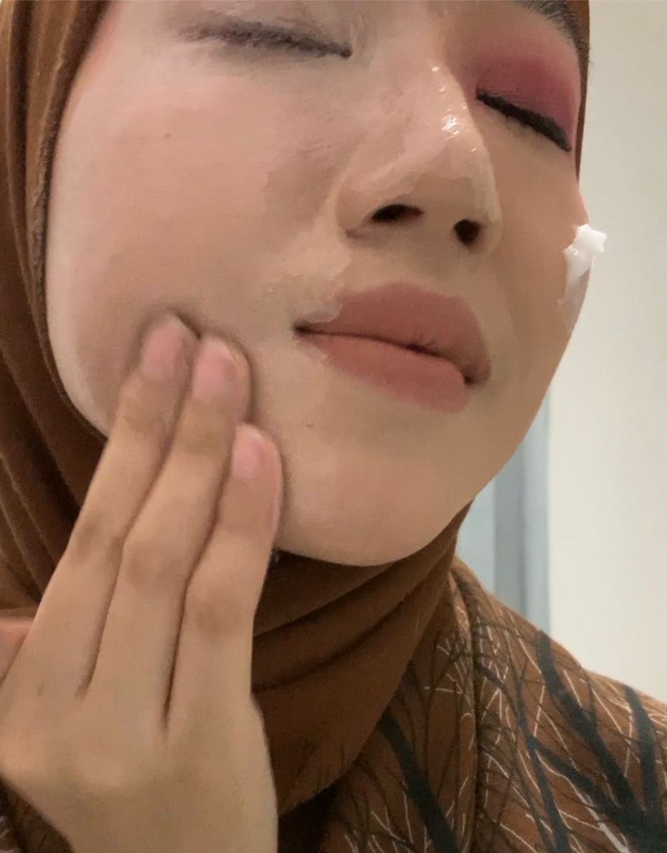 frhxsn's tweet photo. Hi @NabellaAnuar โฅ๏ธ
I nak minta Kayman keluarkan bigger size for #MeltYourProblem Skintella Cleansing Sherbet ๐ป๐ซ๐ซ
Nak satu tub letak kat rumah. Yang launching size tu boleh bawak lalaalala pergi jenjalan. Senang hidup I.
@kaymanbeauty https://t.co/YCuXRI7x1g