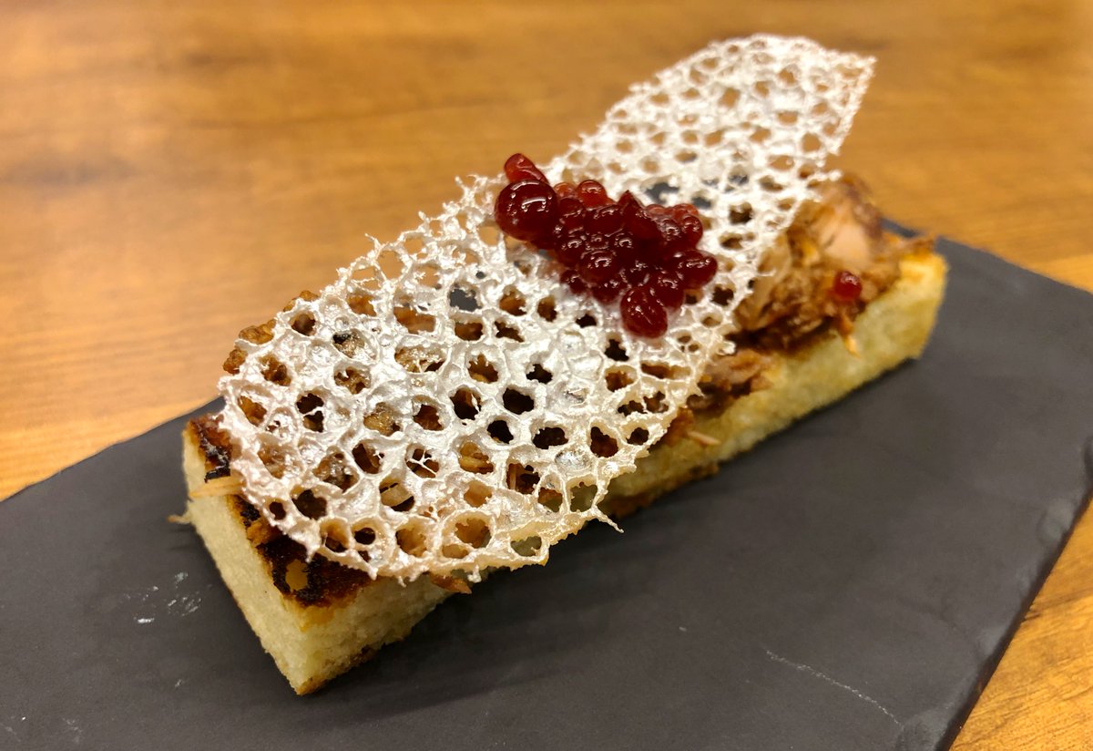 Rojigorri's tweet photo. La segunda parada de la #Quedada fue en #BarUlzama. Su propuesta , “Viva San Faimin”, consiste en una tosta sobre el que va una carne de caza como es el faisán. 

#SemanadelPincho22 https://t.co/LZLJmO4Y7p