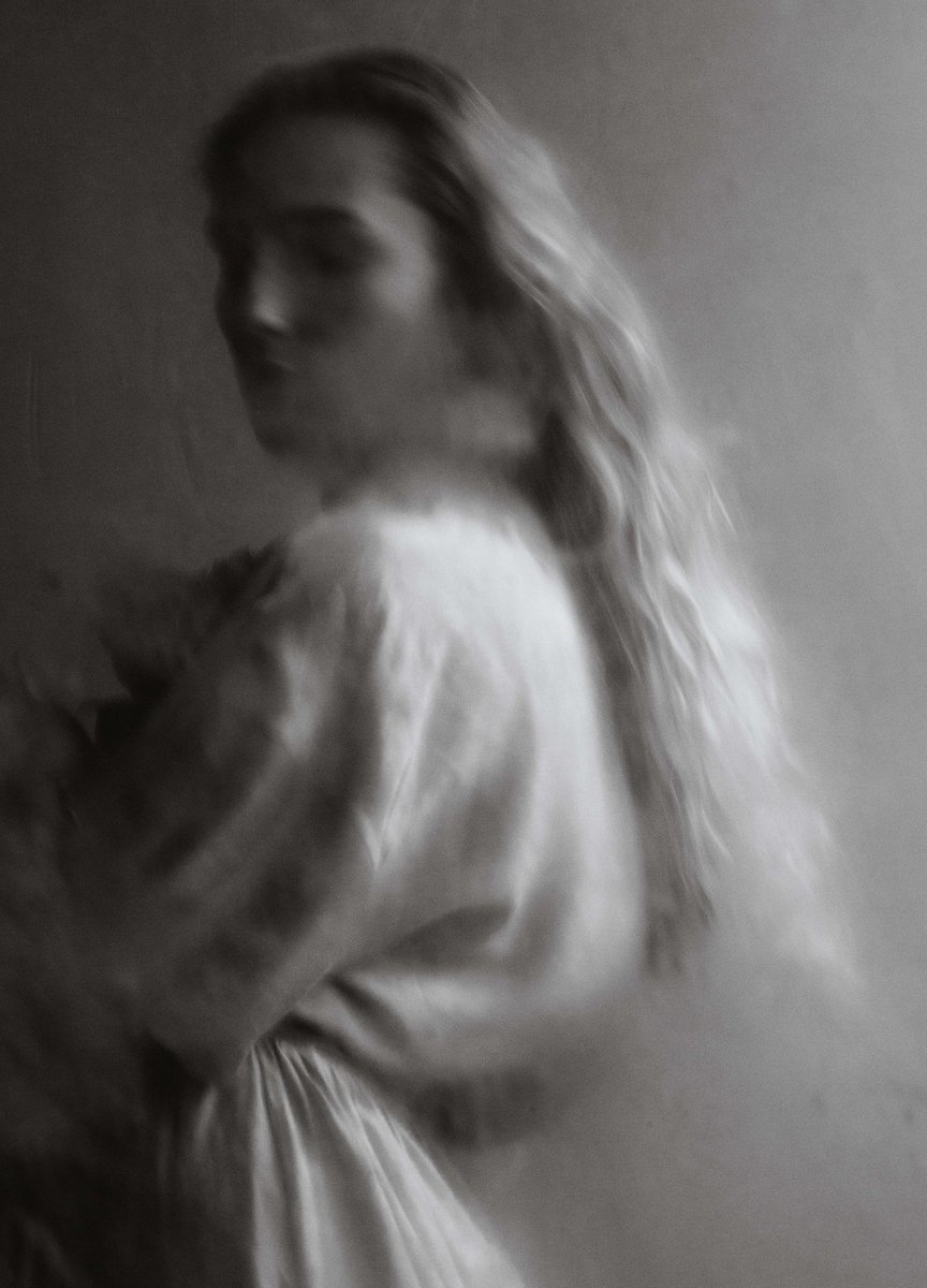 FrenchmanNft's tweet photo. Ophelia (2021)
Pre-Raphaelite series by Marta Syrko

This work will be shown as NFT during the benefit exhibition 'art for Ukraine' 8 - 10 April Zuiderkerk Amsterdam for more info: https://t.co/8kLp9gxMS3 or dm@frenchman.gallery for inquiries https://t.co/KwZcXNxqjT