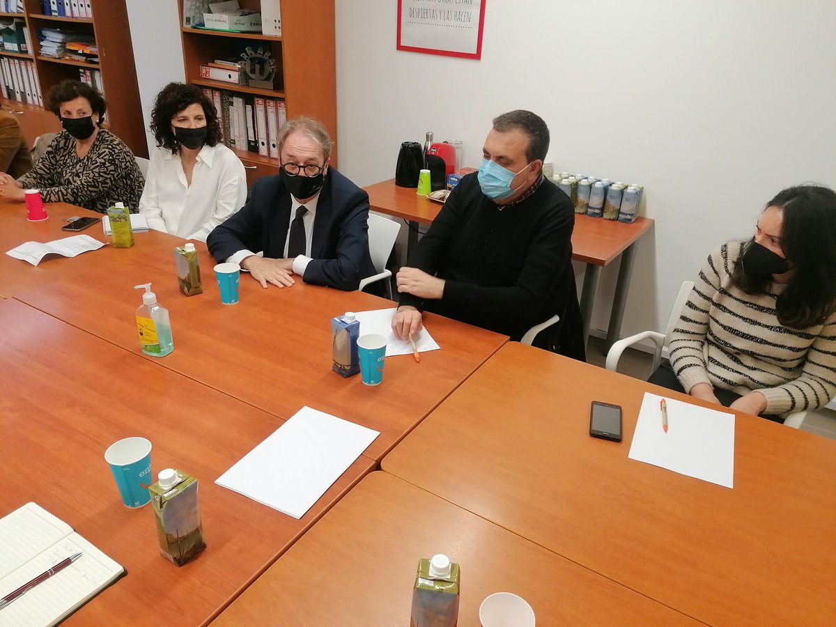 ArrabalAID's tweet photo. Nos unimos a #AcogeFamiliaUcrania, iniciativa innovadora de @FundlaCaixa en colaboración con @inclusiongob que las entidades @funddonbosco, @HogarAbierto y @ArrabalAID desarrollarán en #Málaga. Oportunidad única para mostrar la hospitalidad de las familias malagueñas de acogida. https://t.co/WN9kOZ6Yd6