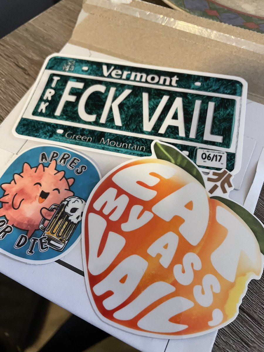 mkvackay's tweet photo. Hyped on these @wicketstickers @outofpodcast 🍑 🤝 https://t.co/uMXGjmVrfK