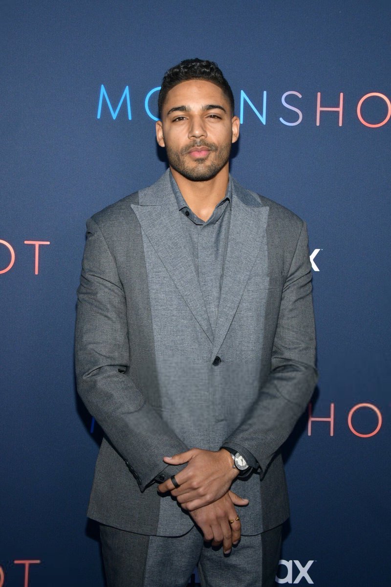unfilteredgala_'s tweet photo. #Moonshot #MichaelEvans
Perfecto Michael Evans en la premiere de Moonshot https://t.co/NBXiMr78RN