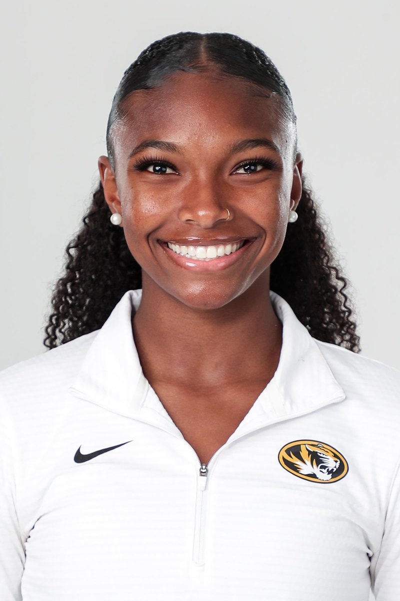 IliyanChamov's tweet photo. Congratulations @arianna_fisher6 2022 Arthur Ashe Jr. Sports Scholar. The award recognizes outstanding minority young men and women who distinguished themselves in their academic and athletic pursuit. Arianna has 4.0gpa and number 2 USA triple jumper in NCAA. Proud of you. https://t.co/iMNWSnbsSC