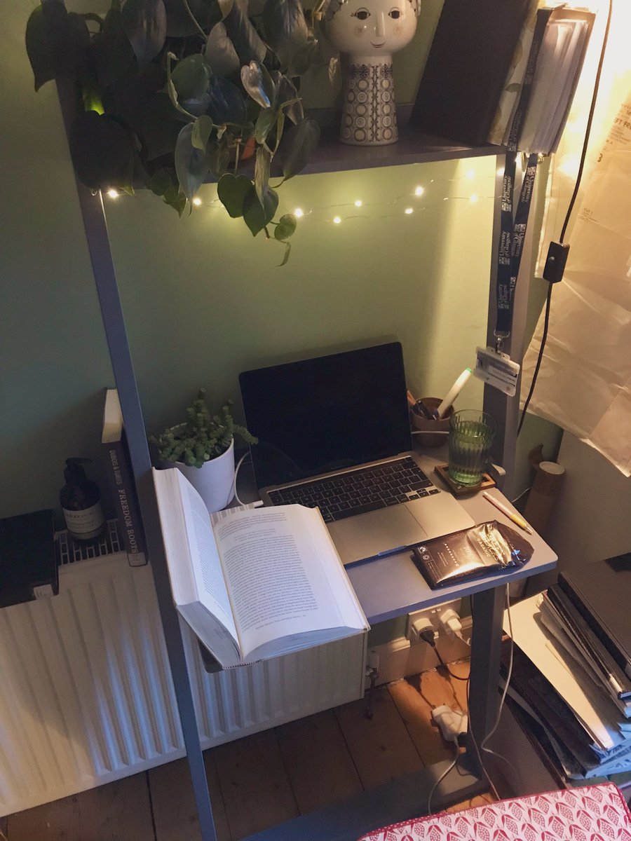 I must say I am not hating tiny-desk life. ✨ it’s my wee study-nook. Should find a special place for the chocolate though.