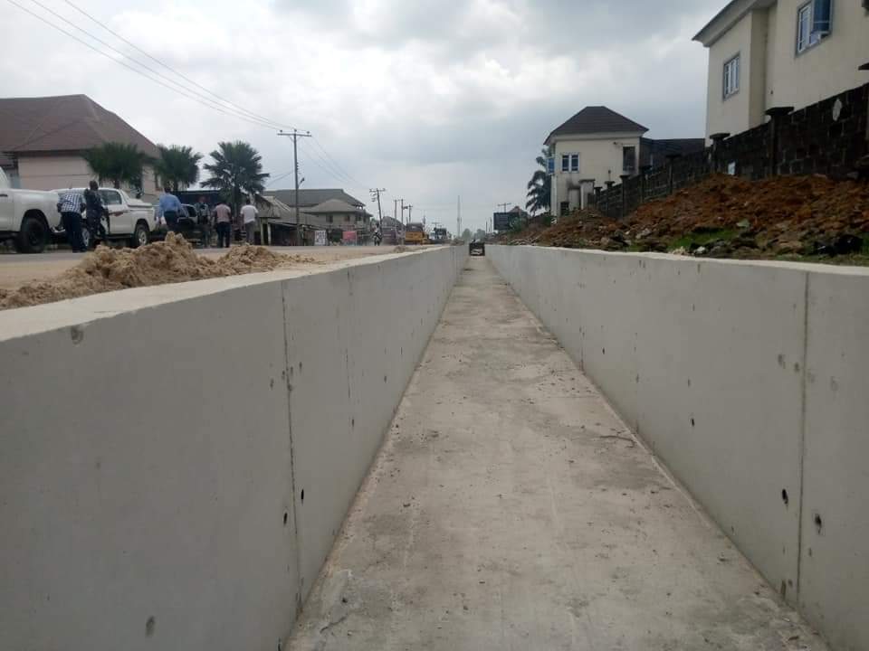 Manlike_ED's tweet image. 🚧 19.1km Oyigbo-Okoloma Federal Road in Oyigbo LGA of Rivers State abandoned by Federal Government.

The Government of Mr. Projects, #GovWike𓃵 once again, intervened. Works on the road is progressing, will be completed and commissioned soon.

Good roads everywhere in R/S.