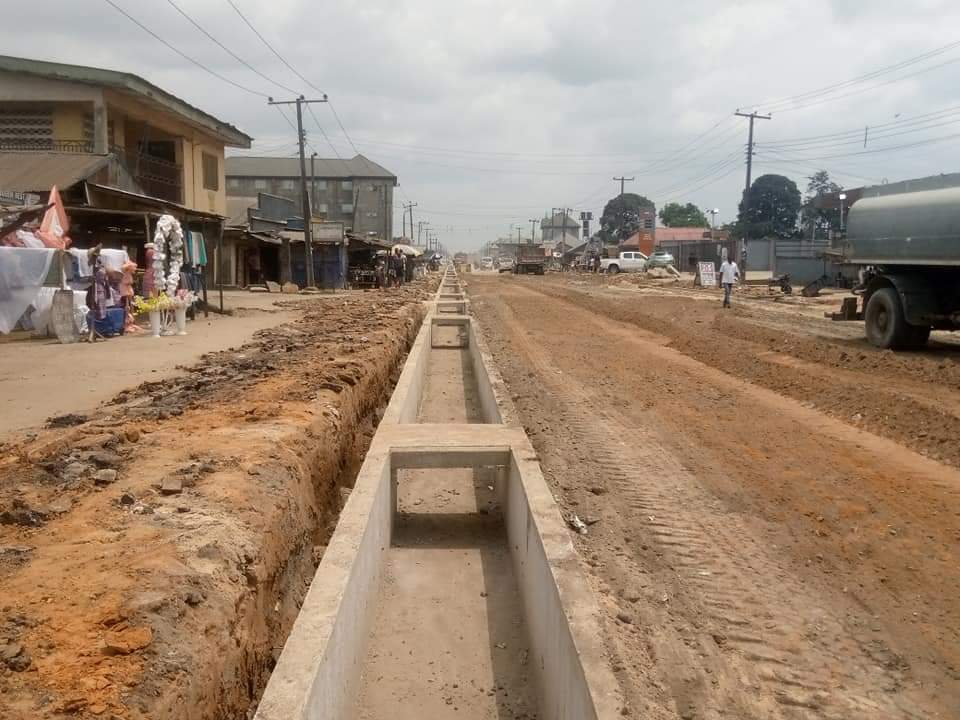 Manlike_ED's tweet image. 🚧 19.1km Oyigbo-Okoloma Federal Road in Oyigbo LGA of Rivers State abandoned by Federal Government.

The Government of Mr. Projects, #GovWike𓃵 once again, intervened. Works on the road is progressing, will be completed and commissioned soon.

Good roads everywhere in R/S.