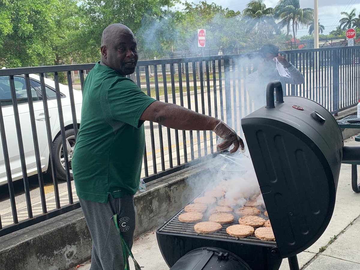 RaymondSandsJr's tweet photo. Closed out Day 4 of #SpringBreakAcademy with a BBQ. I am officially on my break.  #RocketPride #SandsFamily #Dedication #servantleadership @SuptDotres @MDCPSCentral @DrDBMindingall @MDCPSETO https://t.co/uwSQKM8E9D