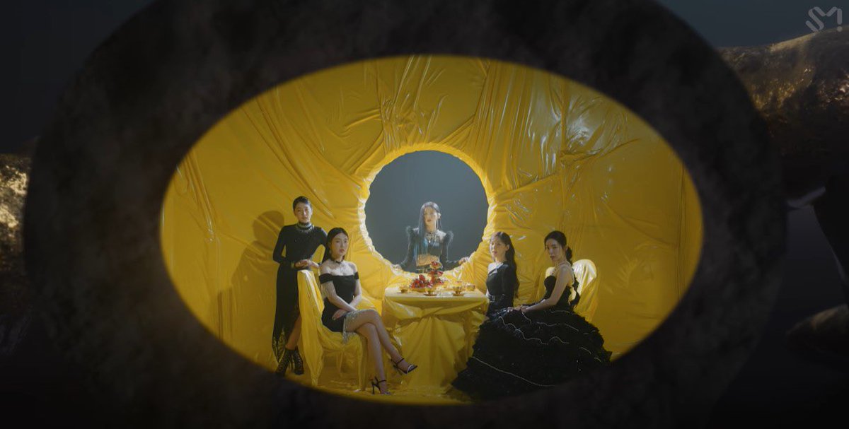 by_ysd_'s tweet photo. It’s always amazing to see art history inspiring new art! 🌹🖼❤️

https://t.co/FAf9ihIECJ

#The_ReVe_Festival_2022
#Feel_My_Rhythm
#MV_Reaction
#RVCollection #RedVelvet https://t.co/H4xJOwPCc9