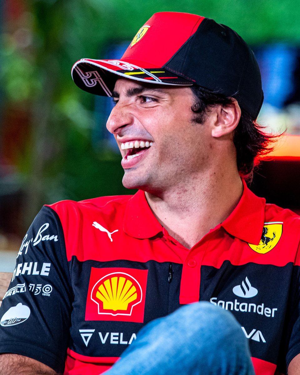 ScuderiaFerrari's tweet photo. When they’re smiling, we’re smiling 😁

#essereFerrari 🔴 @Charles_Leclerc @Carlossainz55 https://t.co/0pVzn6gz75