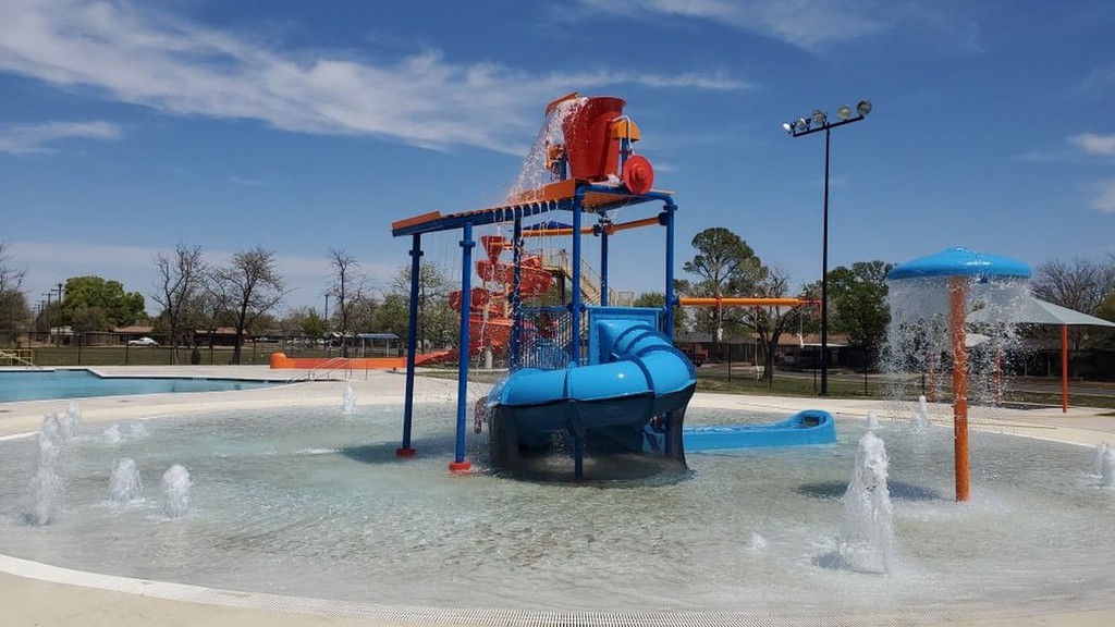 The pre-opening training included facility-specific training to orient management and staff to daily operations.

Read more 👉 lttr.ai/ukso

#ConcessionSnackBar #ExistingAgingFacility #AquaticDesignServices #MainLoungePool #AquaticsForLife #CircleofExpertise