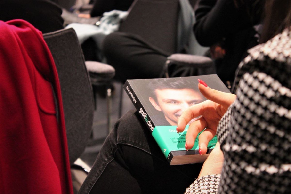 OscardiMontigny's tweet photo. Grato per il bellissimo momento di condivisione di ieri sera organizzato da #FDO #ForDisruptorsOnly a @MilanoLUISSHub. Una serata magica a tema #GratiTUdine, la rivoluzione necessaria (https://t.co/Rzi3FcAsoD).
#Bookowski https://t.co/SUKExZe4tr