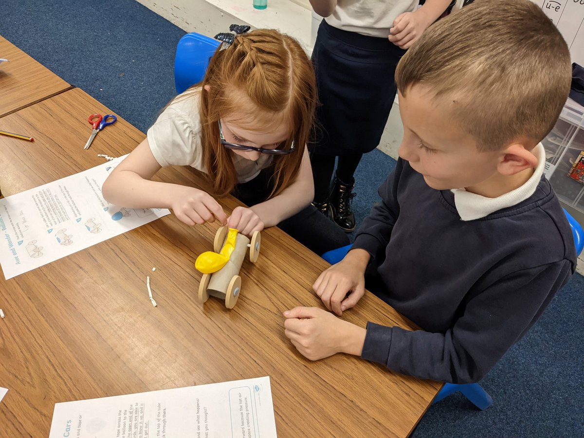 SpringCottagePS's tweet image. The children in #SpringCottage3T and #SpringCottage3H enjoyed making balloon powered cars as part of the STEM fortnight activities this afternoon. #SpringCottageScience