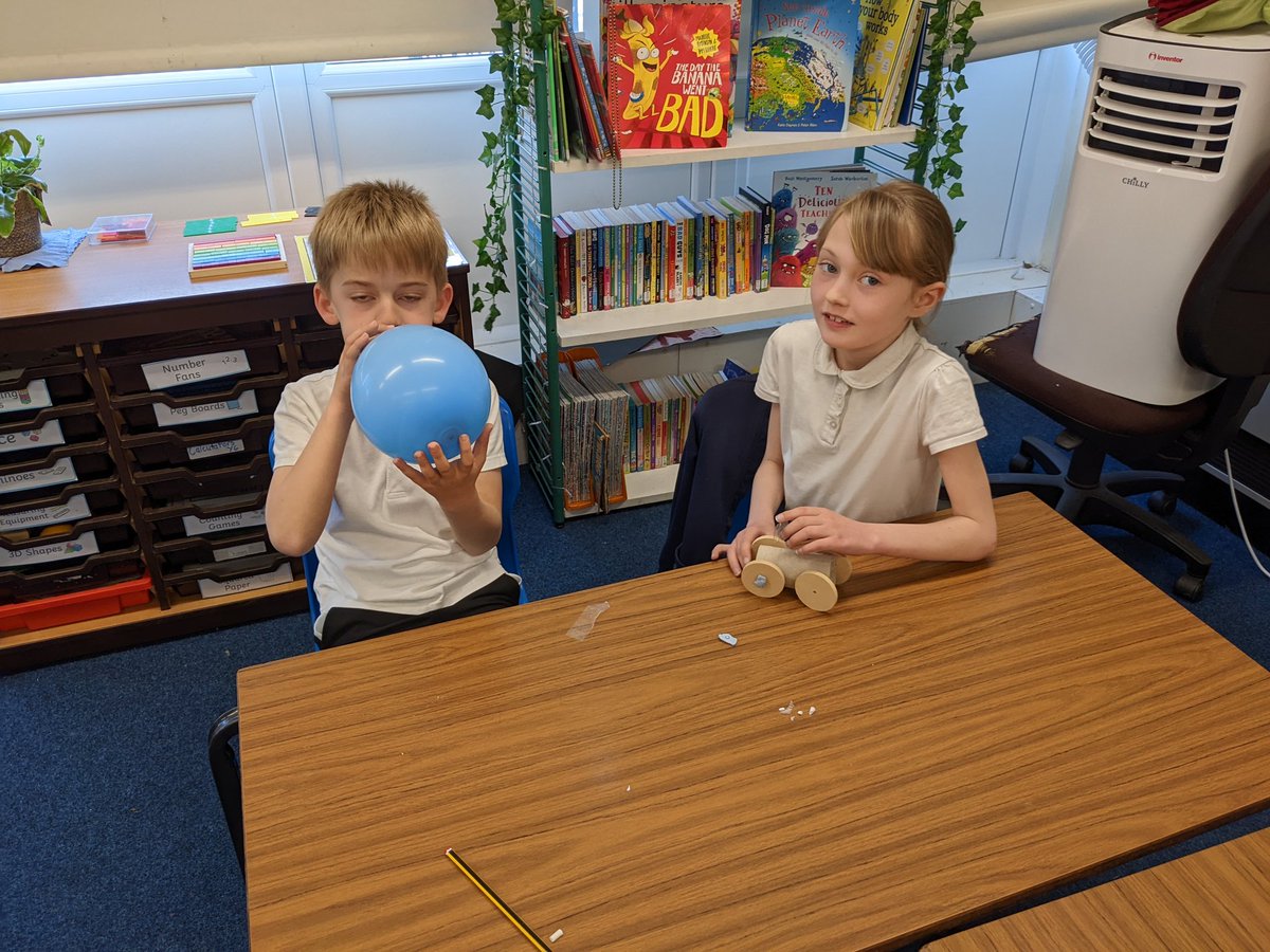 SpringCottagePS's tweet image. The children in #SpringCottage3T and #SpringCottage3H enjoyed making balloon powered cars as part of the STEM fortnight activities this afternoon. #SpringCottageScience