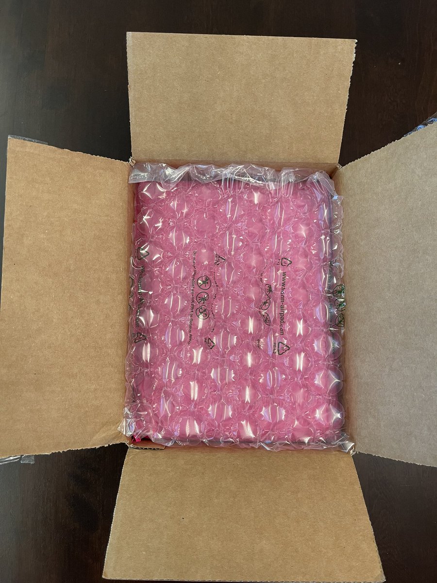 BenjiSucher's tweet image. @punkscomic physical has arrived. 

It’s an excellent case, which doubles as a picture frame that can be hung. Securely packed and shipped without issue.

..
Thanks @pixelvault_ and @Gfunkera86‼️