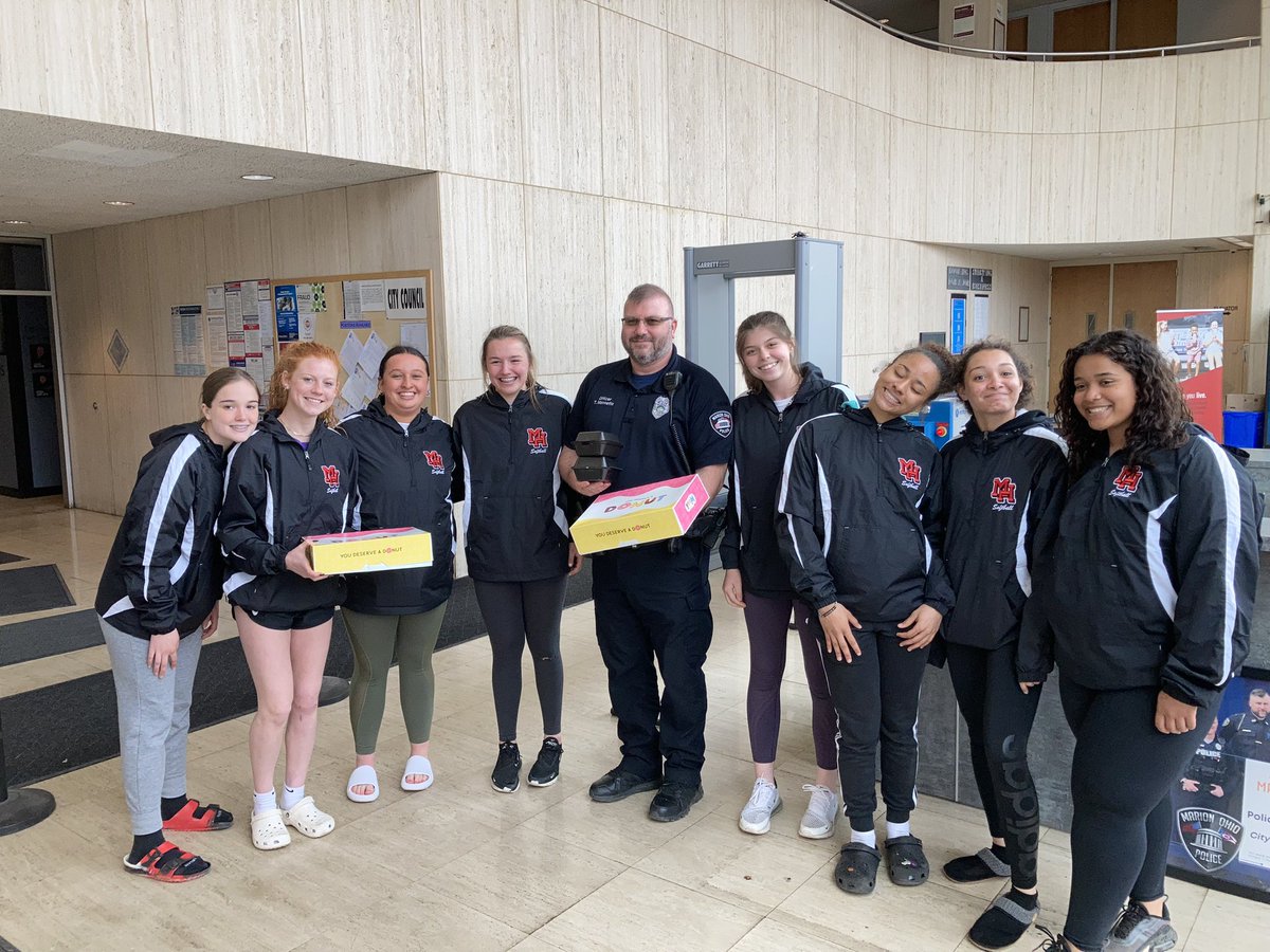 Prexy softballers saying “Thank You” with treats for our local first responders! 🍩🍩😁😁 #PrexyProud #YouWinWithPeople #MarionMade
@MarionOHSheriff @marion_police @MarionFFs @HardingPrexies @MCSPresidents